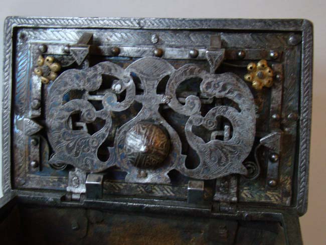 A 16th century Nuremberg Iron Jewel box circa 1550 — image 4